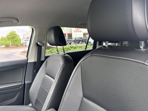 Used 2021 Volkswagen Tiguan SE FWD image 8