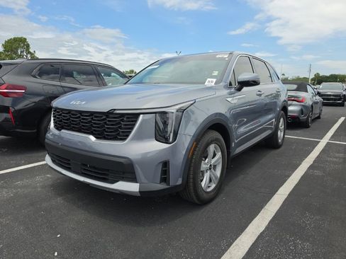 Certified 2024 Kia Sorento LX FWD image 6