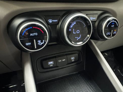 Used 2025 Hyundai Venue SEL FWD image 66