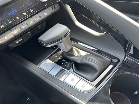 Used 2025 Hyundai Elantra SEL image 15