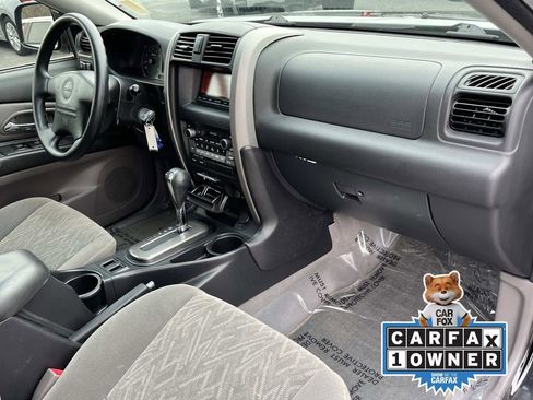 Used 2003 Isuzu Axiom S image 23