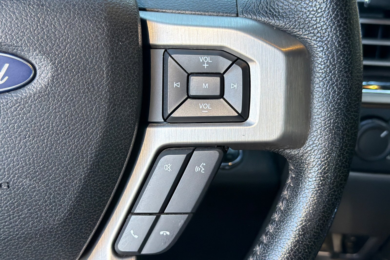 Used 2015 Ford F150 Platinum w/ Technology Package AWD/4WD image 35