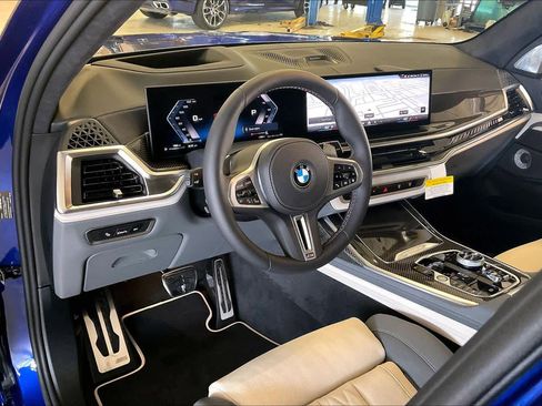 New 2026 BMW X7 M60i image 8