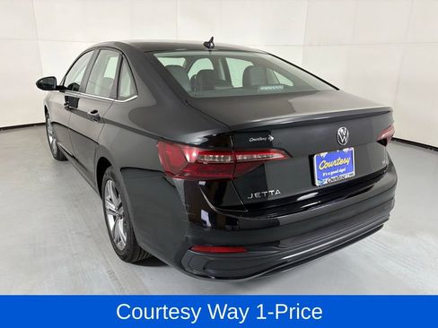 Used 2024 Volkswagen Jetta SE FWD image 8