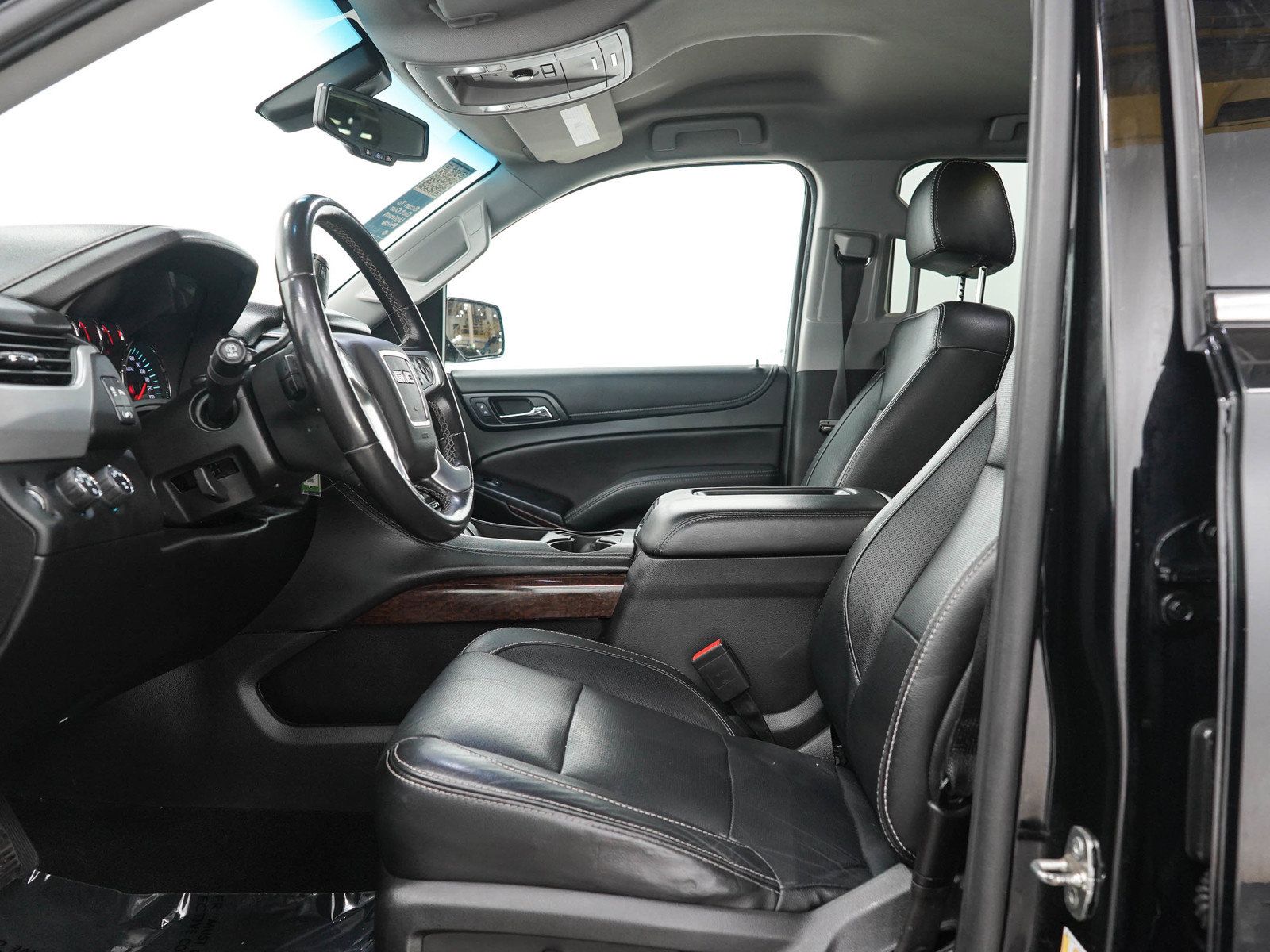 Used 2018 GMC Yukon SLE w/ SLE Value Package AWD/4WD image 25