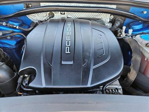 Used 2018 Porsche Macan AWD/4WD image 22