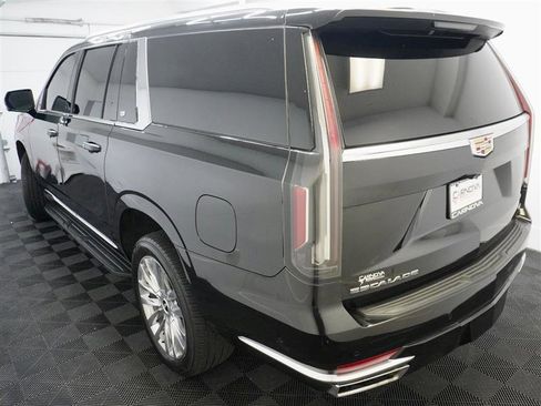 Used 2022 Cadillac Escalade ESV Premium Luxury AWD/4WD image 7