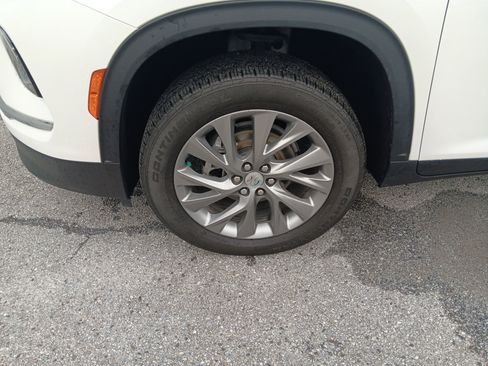 Used 2025 Buick Enclave Preferred w/ Power Package FWD image 2