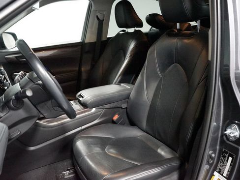 Used 2021 Toyota Highlander Limited FWD image 6