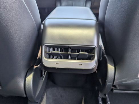Used 2023 Tesla Model Y Long Range AWD/4WD image 7