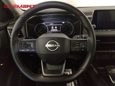 Used 2025 Nissan Rogue SV image 12