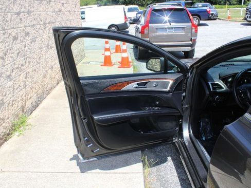 Used 2019 Lincoln MKZ Reserve image 17