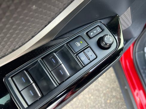 Used 2021 Toyota C-HR Limited image 15