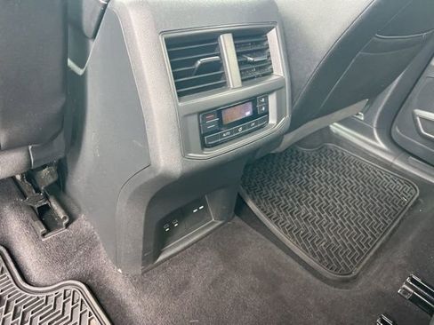 Used 2023 Volkswagen Atlas SE image 24
