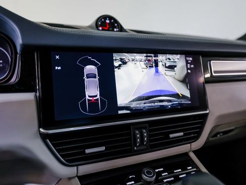 Certified 2023 Porsche Cayenne Platinum Edition image 18