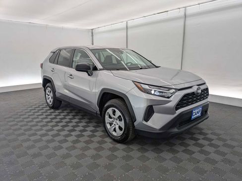 Used 2024 Toyota RAV4 LE AWD/4WD image 8