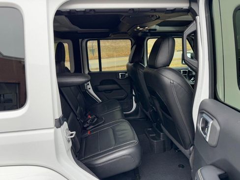 Used 2020 Jeep Wrangler Unlimited Sahara image 10