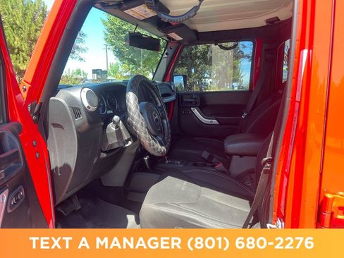 Used 2016 Jeep Wrangler Unlimited Sahara w/ Connectivity Group AWD/4WD image 10