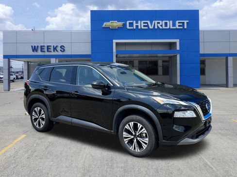 Used 2021 Nissan Rogue SV image 1