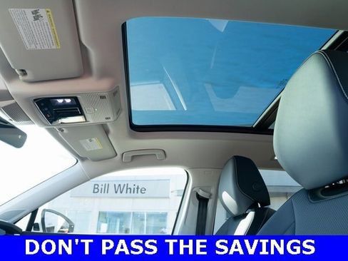 New 2025 Volkswagen Tiguan SE image 17