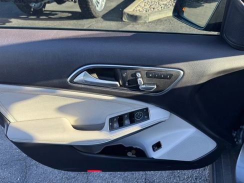 Used 2018 Mercedes-Benz GLA 250 4MATIC w/ Premium Package image 15