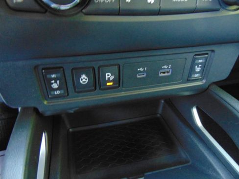 Used 2022 Nissan Frontier SV AWD/4WD image 10