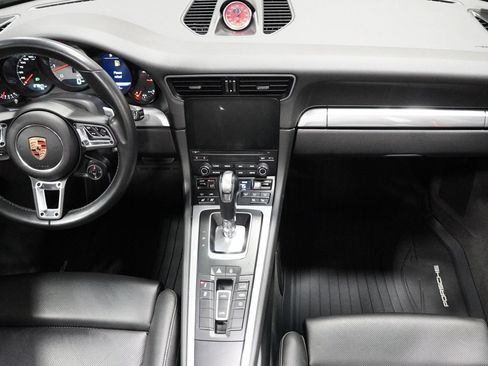 Used 2018 Porsche 911 image 33