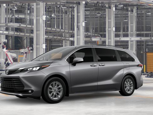 New 2026 Toyota Sienna XLE AWD/4WD image 3