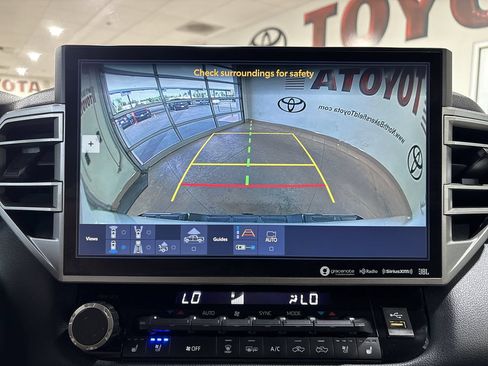 Used 2022 Toyota Tundra Limited AWD/4WD image 18