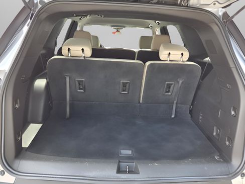 Used 2023 Chevrolet Traverse LS FWD image 13