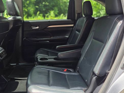 Used 2016 Toyota Highlander XLE FWD image 12
