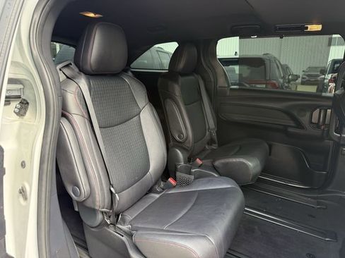 Used 2025 Toyota Sienna XSE FWD image 33
