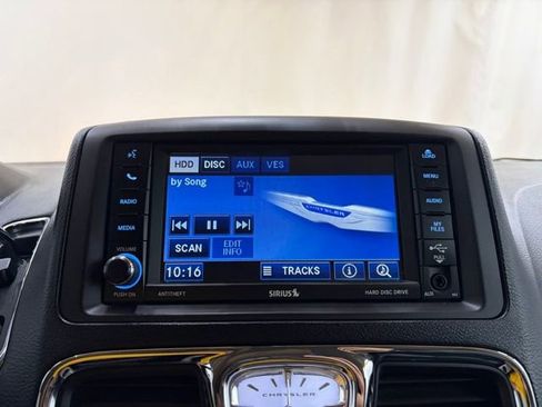 Used 2012 Chrysler Town & Country Touring-L w/ Premium Group FWD image 49