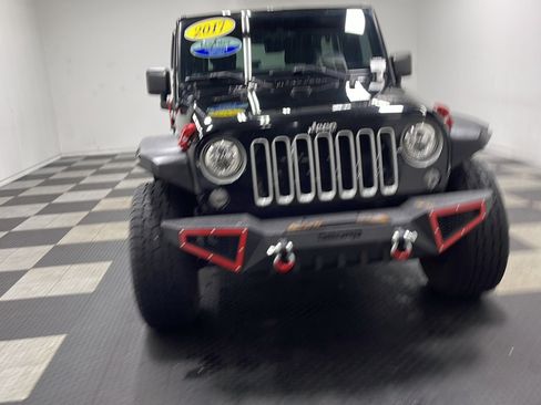 Used 2017 Jeep Wrangler Unlimited Sahara w/ Connectivity Group AWD/4WD image 24