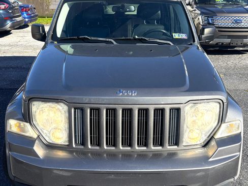 Used 2012 Jeep Liberty Sport image 2