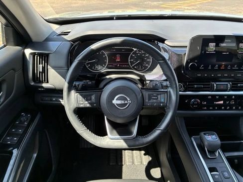 Certified 2024 Nissan Pathfinder SL w/ Black Appearance Package FWD image 15
