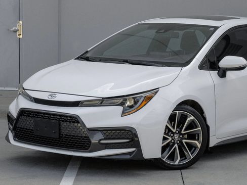 Used 2020 Toyota Corolla SE w/ SE Premium Package FWD image 4