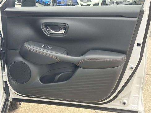 Used 2025 Honda HR-V Sport image 9