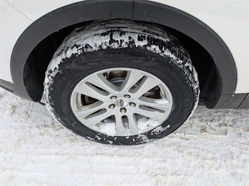 Certified 2018 Ford Explorer XLT w/ Equipment Group 202A image 27