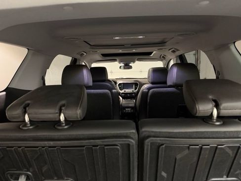 Used 2022 GMC Acadia AT4 w/ Technology Package AWD/4WD image 10
