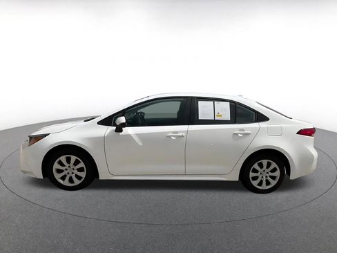 Used 2025 Toyota Corolla LE image 9