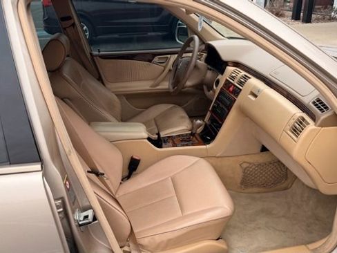 Used 2000 Mercedes-Benz E 320 Sedan image 14