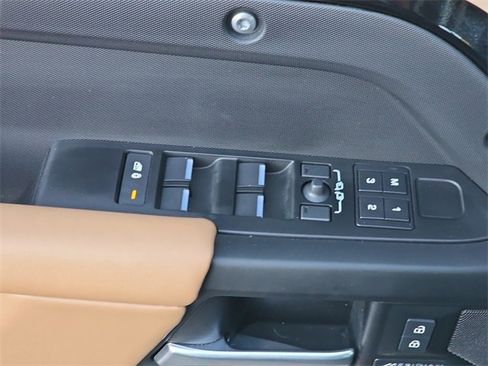 Used 2025 Land Rover Defender 110 S image 29
