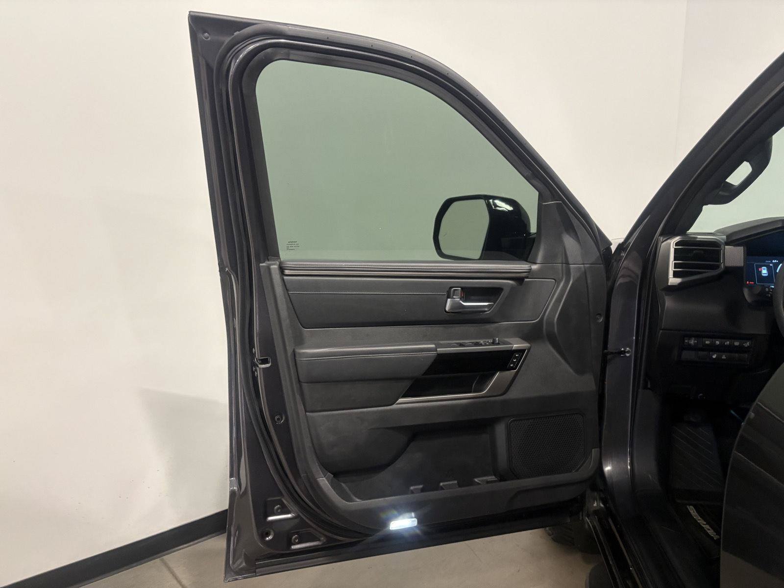 Used 2025 Toyota Sequoia 4WD image 16