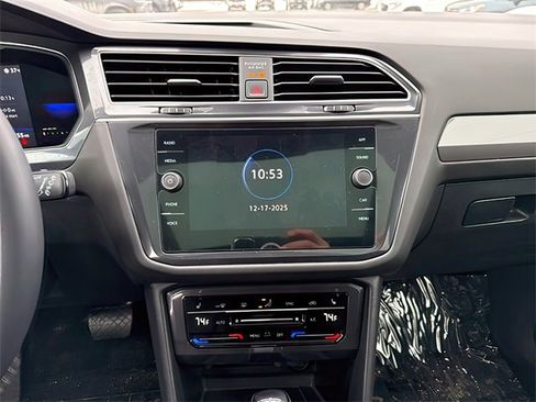 Used 2022 Volkswagen Tiguan SE image 29