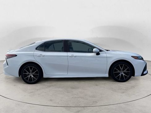 Used 2024 Toyota Camry SE FWD image 4