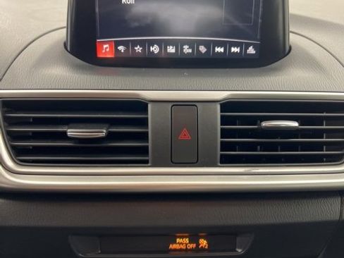 Used 2018 MAZDA MAZDA3 Sport image 11