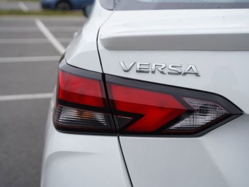 Used 2025 Nissan Versa SR w/ Trunk Package image 38