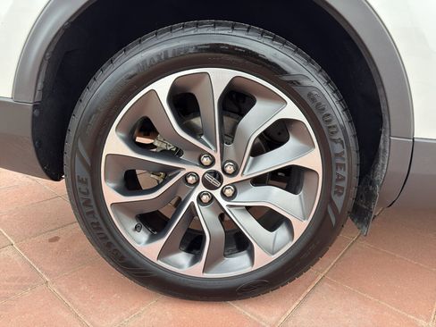 Used 2022 Lincoln Nautilus Reserve w/ Equipment Group 201A image 9