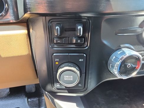 Used 2023 Ford F350 Lariat w/ Black Appearance Package AWD/4WD image 28